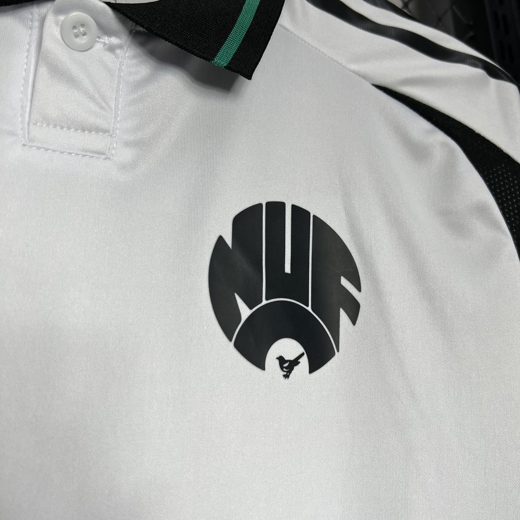 Newcastle United 24/25 Alternativa 3