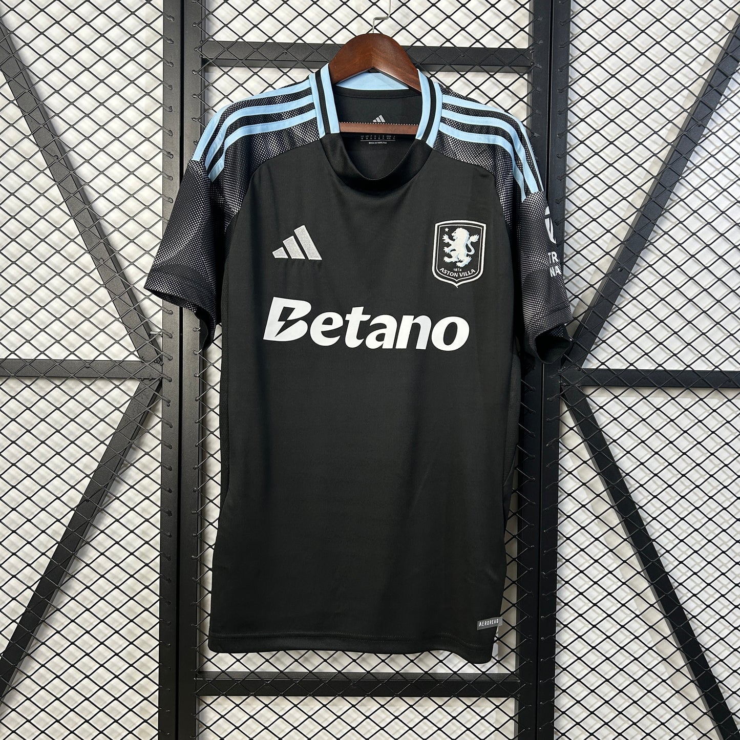 Aston Villa 25/26 Alternativa