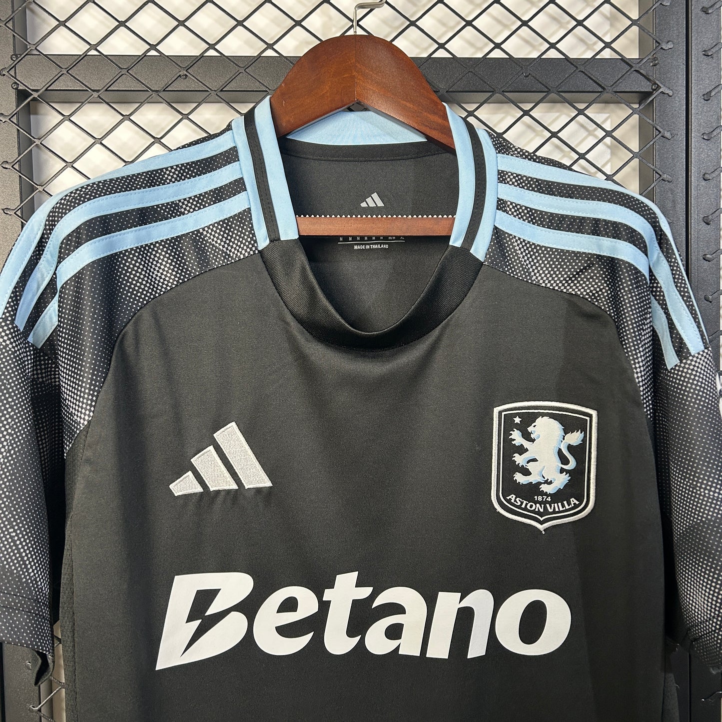 Aston Villa 25/26 Alternativa