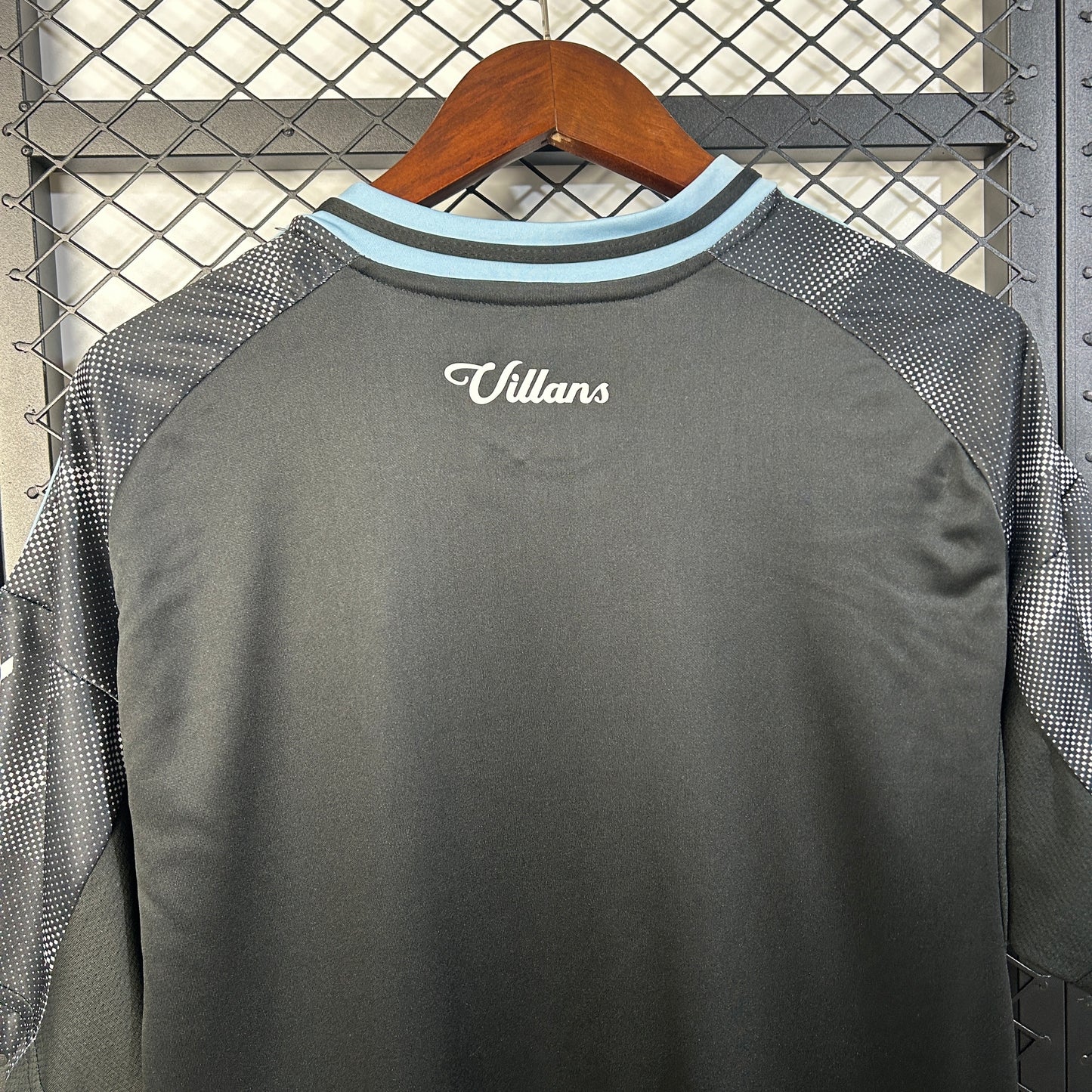 Aston Villa 25/26 Alternativa