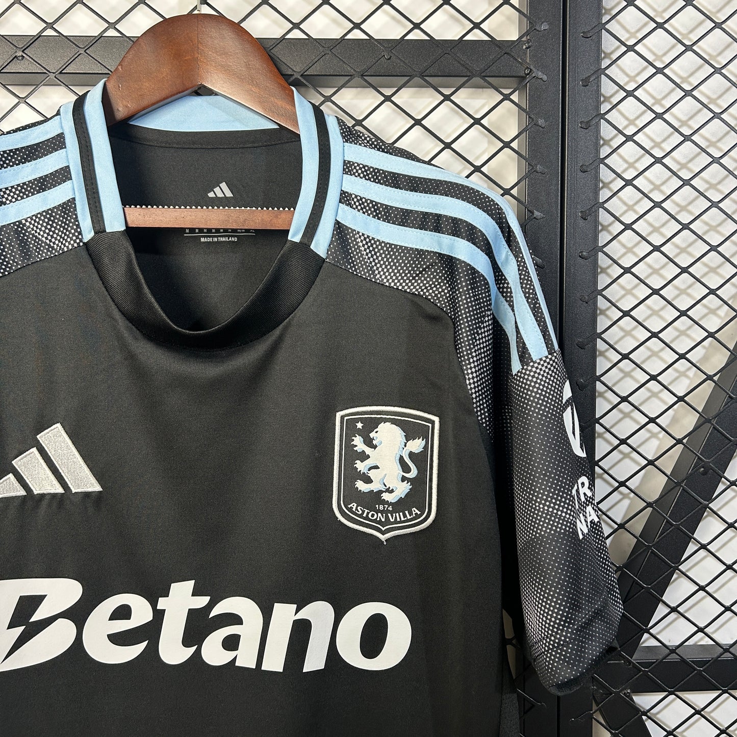 Aston Villa 25/26 Alternativa