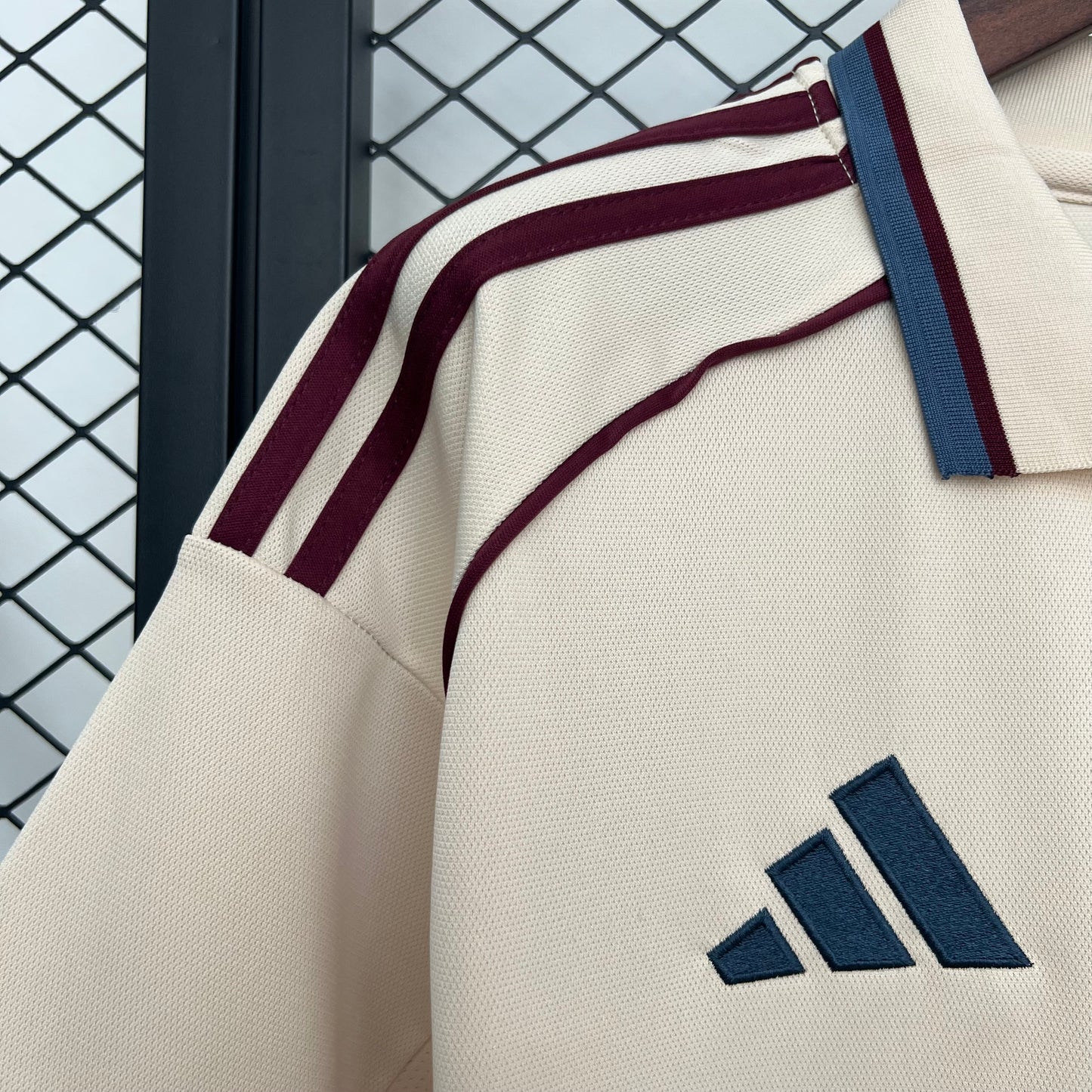 Ajax 25/26 Alternativa 3